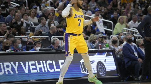 Carmelo Anthony provides second-half spark in Lakers' win at Orlando