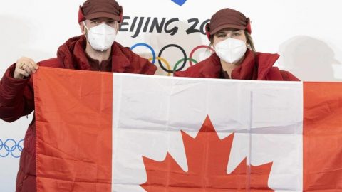 Hamelin, Poulin named Canada’s flag-bearers for Olympic opening ceremony in Beijing