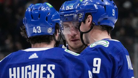 Vancouver Canucks trounce Arizona Coyotes 7-1, extend win streak to 5 games